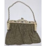 An early 20th century French silver handbag, 227g