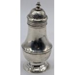 A Georgian silver pepper, hallmarked London, 1773, maker Thomas Wallis I, H.11cm, 57g