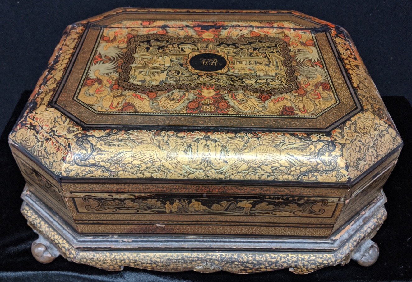 A late 18th/early 19th century Chinese export lacquered gaming box, raised on stand, - Image 8 of 9