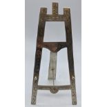 An early 20th century silver folding easel, etched decoration of grape vines, hallmarked London,