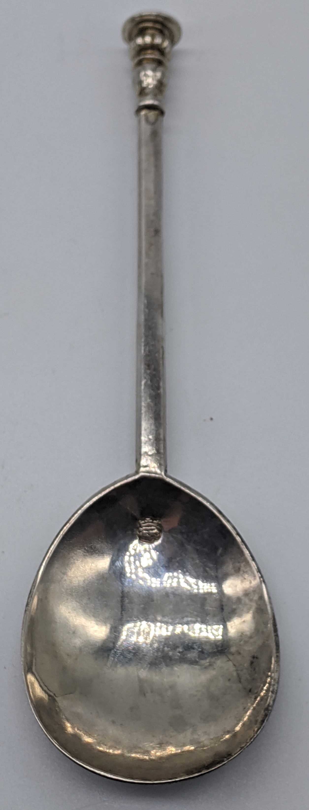 A Charles I silver seal-top spoon, London 1631, indistinct maker mark, fig shaped bowl, faceted