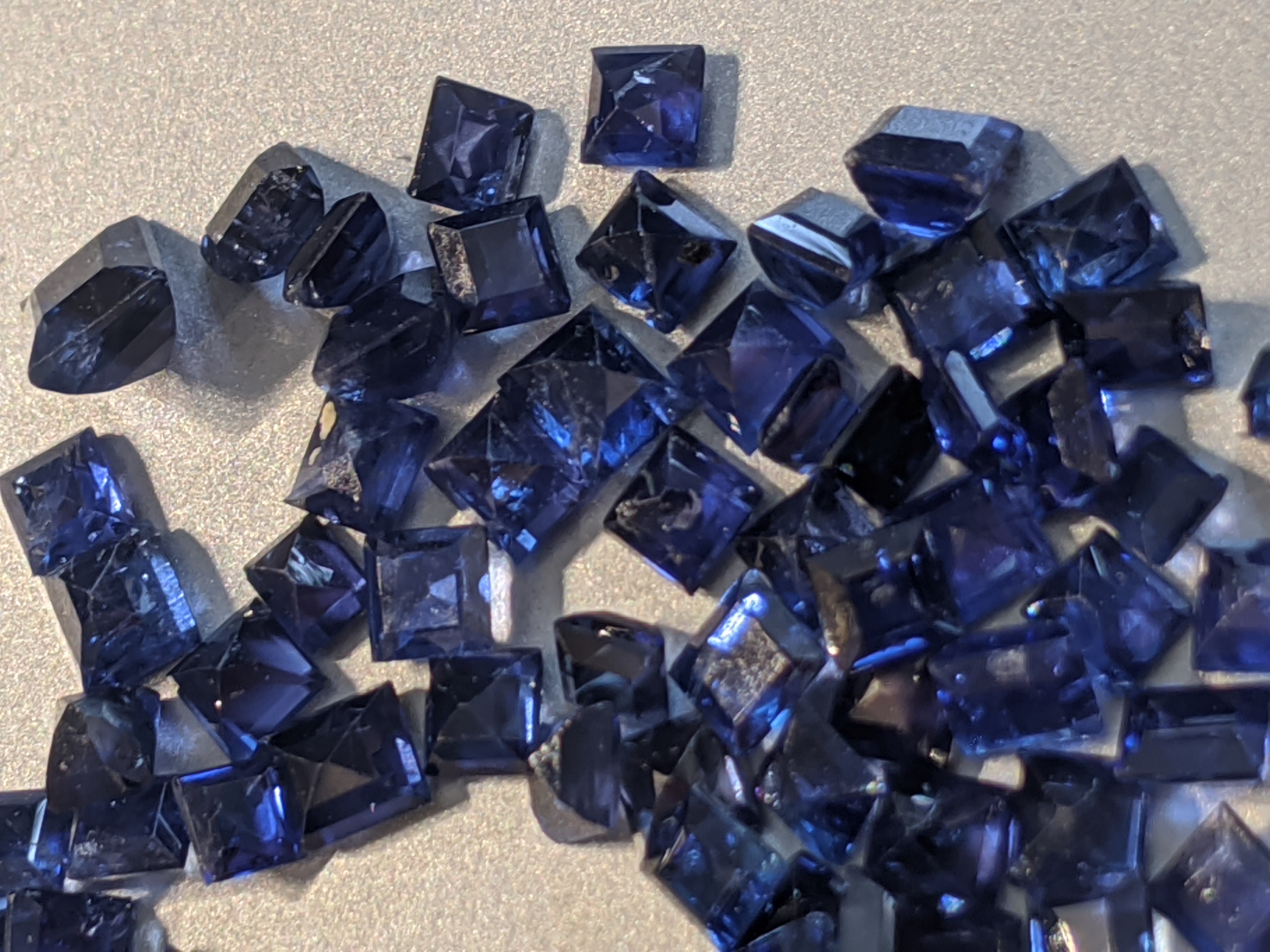 A collection of loose sapphires, together with one other gem stone - Image 3 of 5