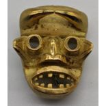 An 18ct gold African mask pendant/brooch, marks for 18ct and tested as 18ct, 20g, L.3.5cm