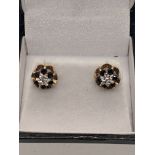 A pair of 9ct gold earrings, central diamonds, 1.6g, D 0.8mm