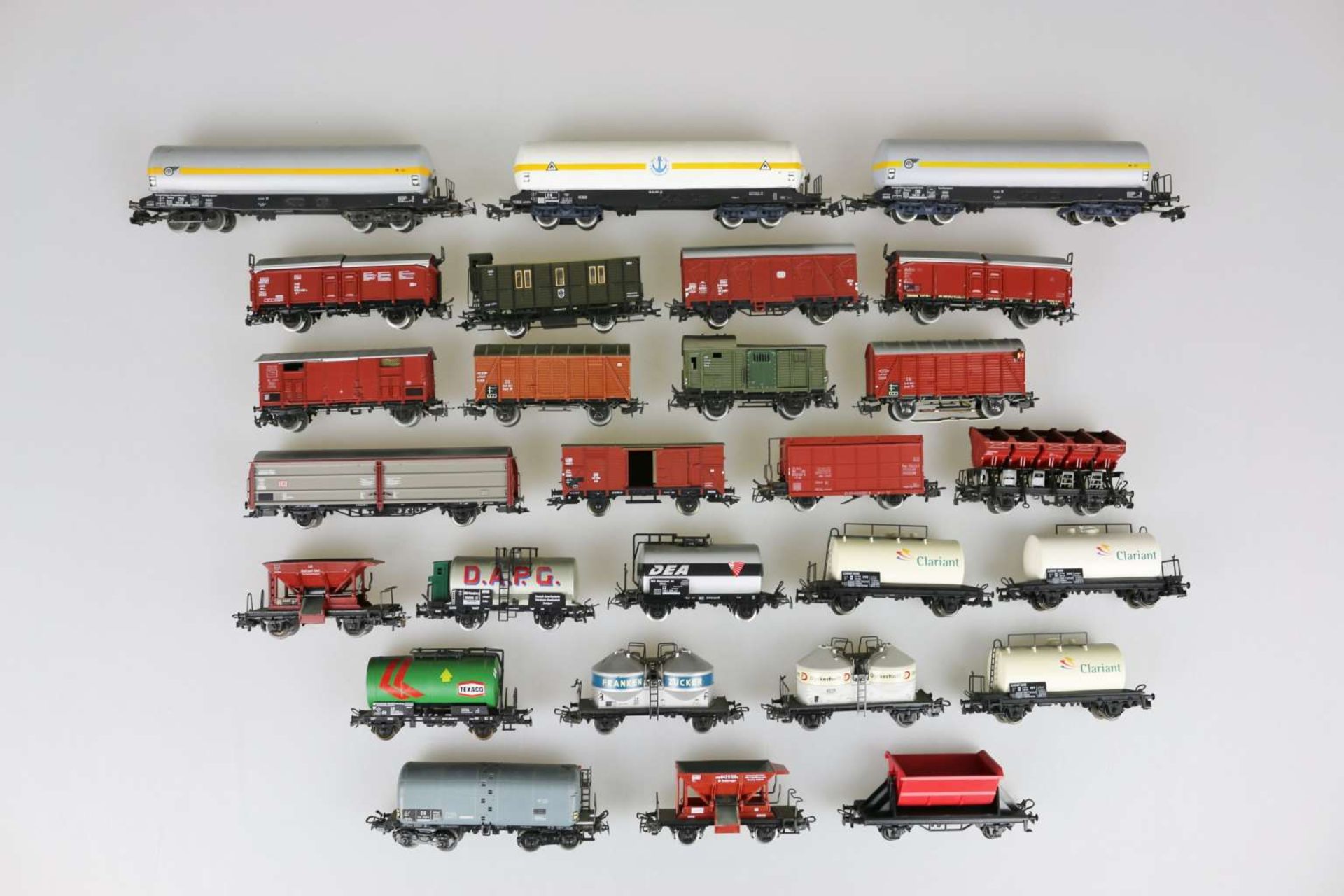 Märklin H0, Konvolut von 27 Güter- und Kesselwagen.