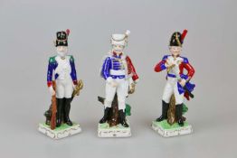 Drei Porzellanfiguren Militär