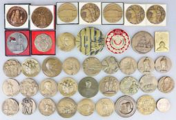 UDSSR, Konvolut von 41 Gedenkmedaillen