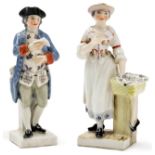 PAAR MINIATURFIGUREN VON AUSRUFERNZürich, Schooren, um 1770.Der Knabe in schwarzem Dreispitz, blauem