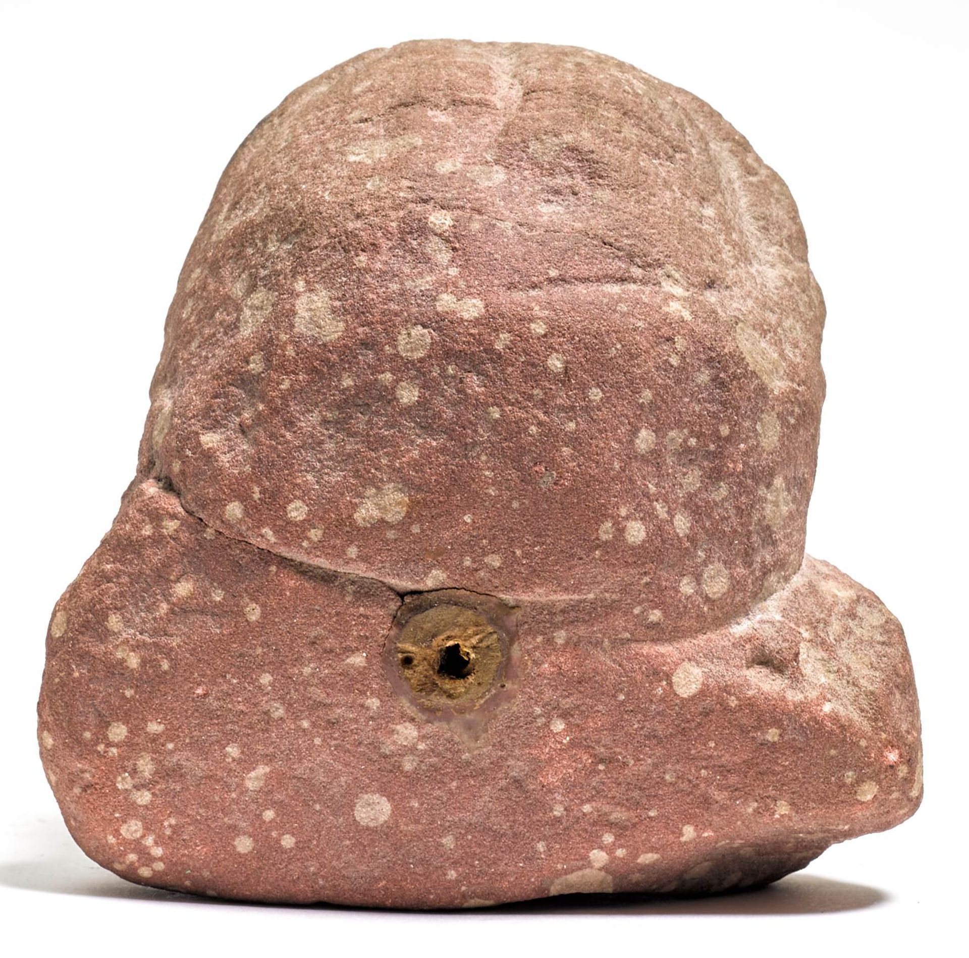 A SMALL MOTTLED RED SANDSTONE HEAD. - Image 4 of 5