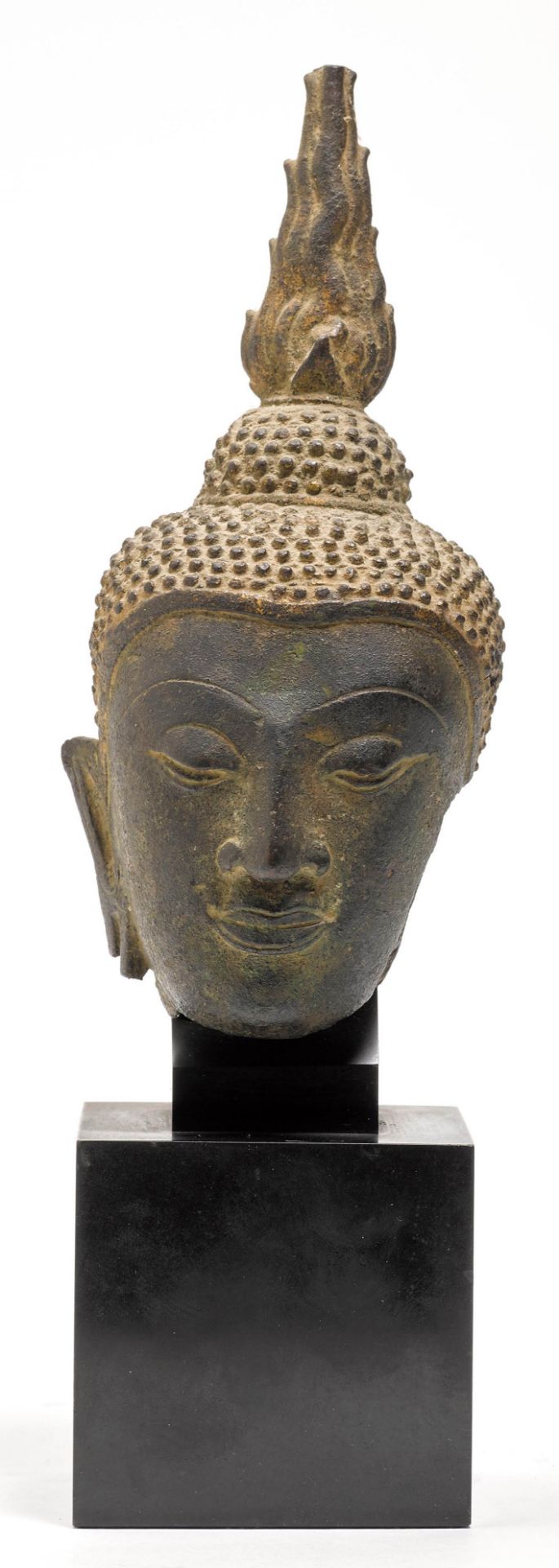 A SMALL BUT FINE BRONZE HEAD OF BUDDHA. - Image 2 of 4