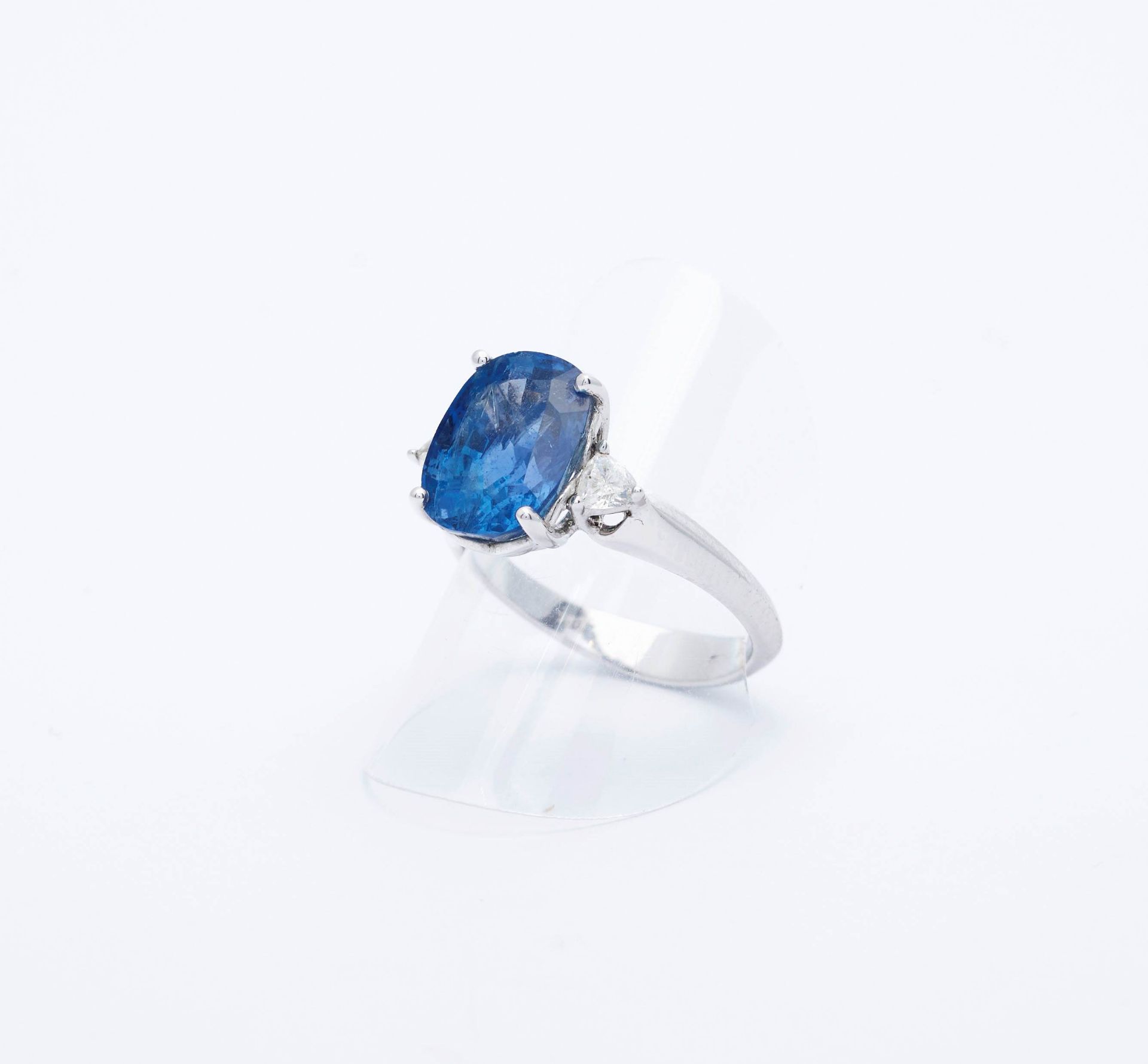 BURMA SAPPHIRE AND DIAMOND RING. - Image 5 of 5