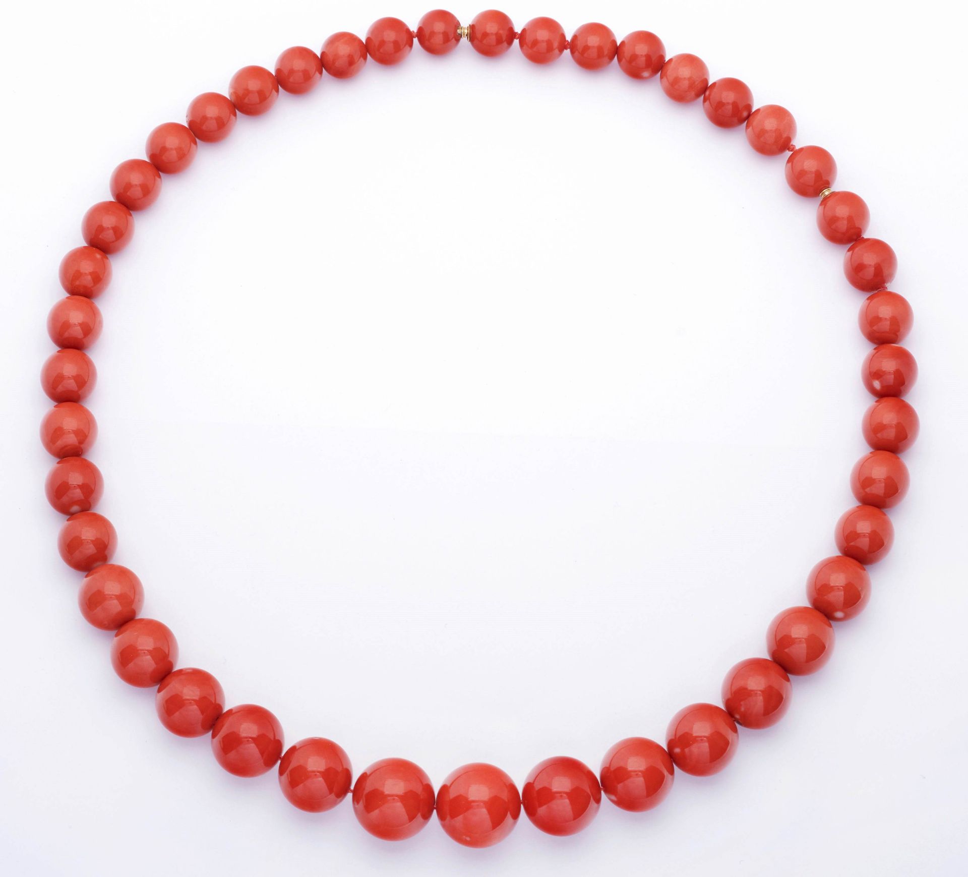 CORAL NECKLACE, ca. 1970. - Image 3 of 3