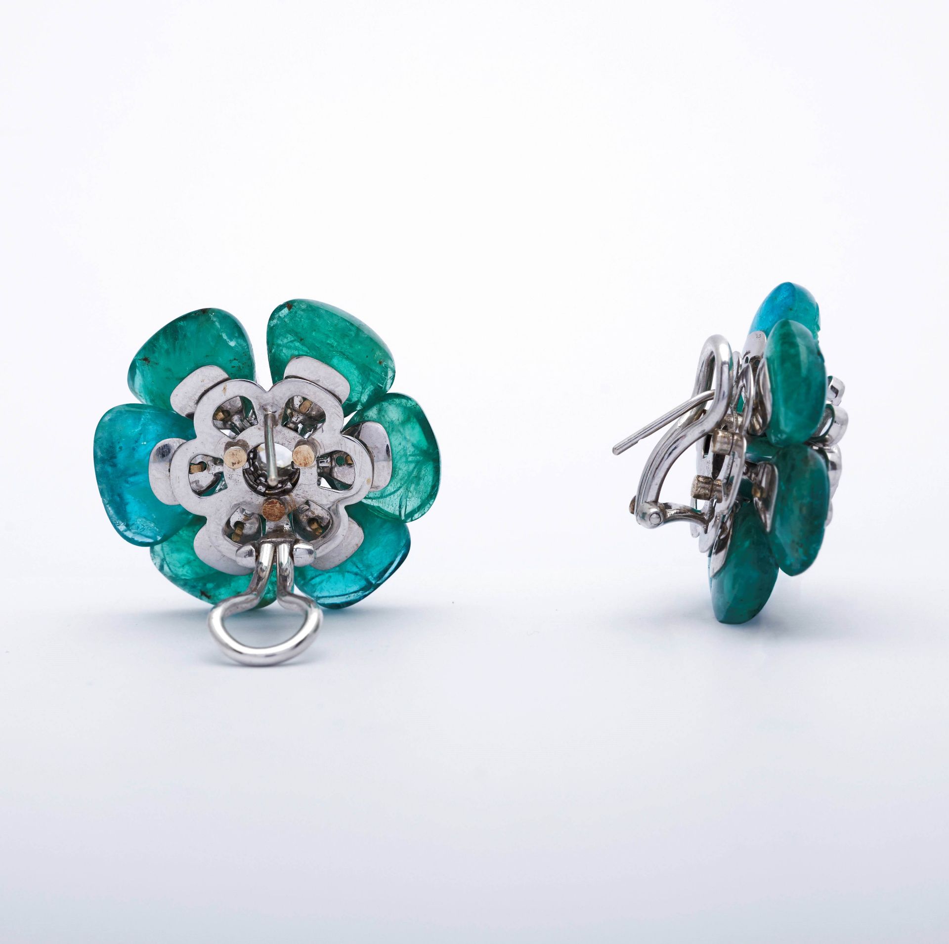 EMERALD AND DIAMOND EARCLIPS. - Image 2 of 2