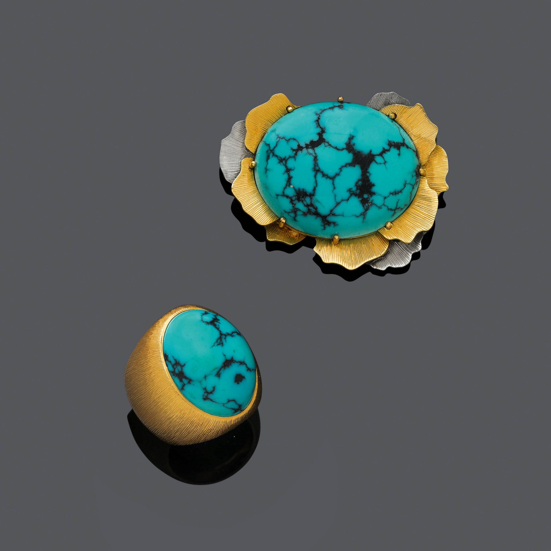 TURQUOISE AND GOLD BROOCH WITH RING, ca. 1970.