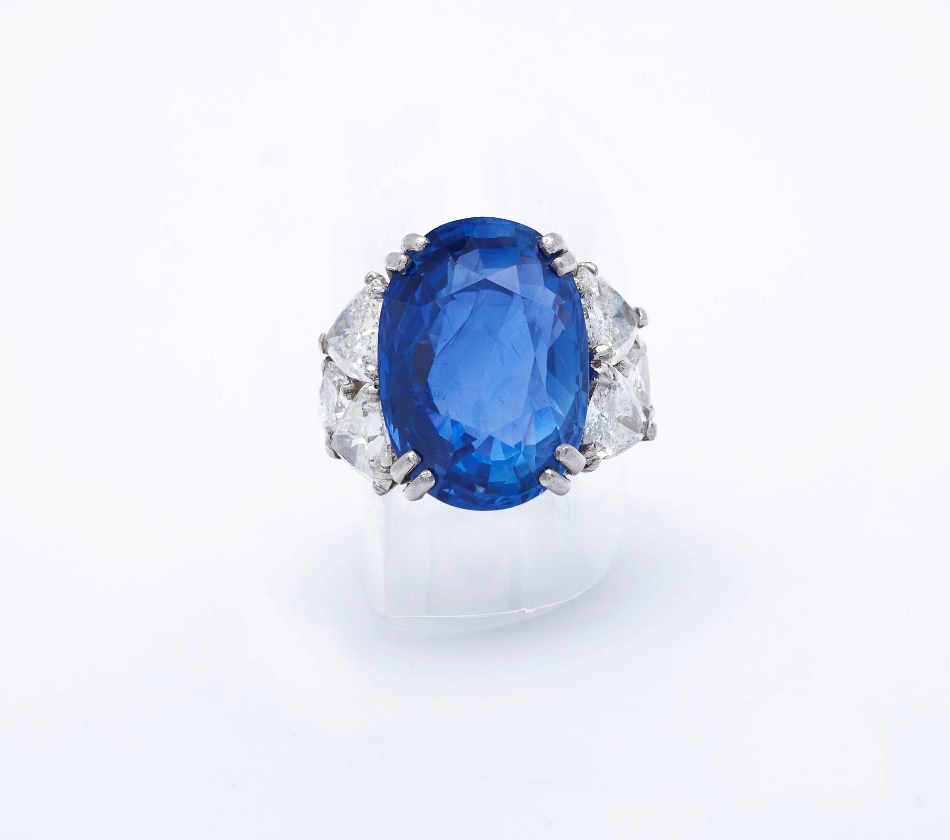 BURMA SAPPHIRE AND DIAMOND RING, France, ca. 1970. - Image 6 of 9