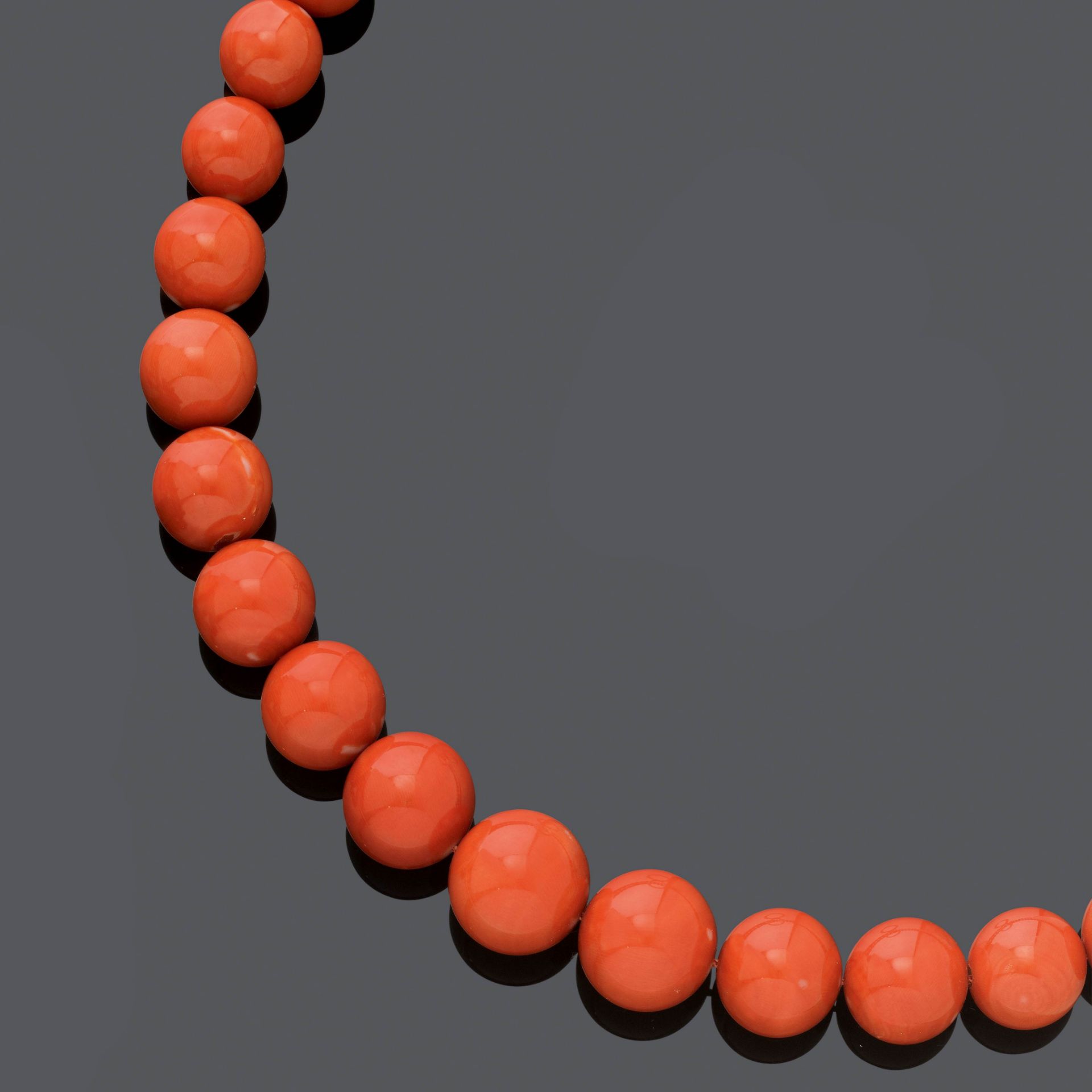 CORAL NECKLACE, ca. 1970.