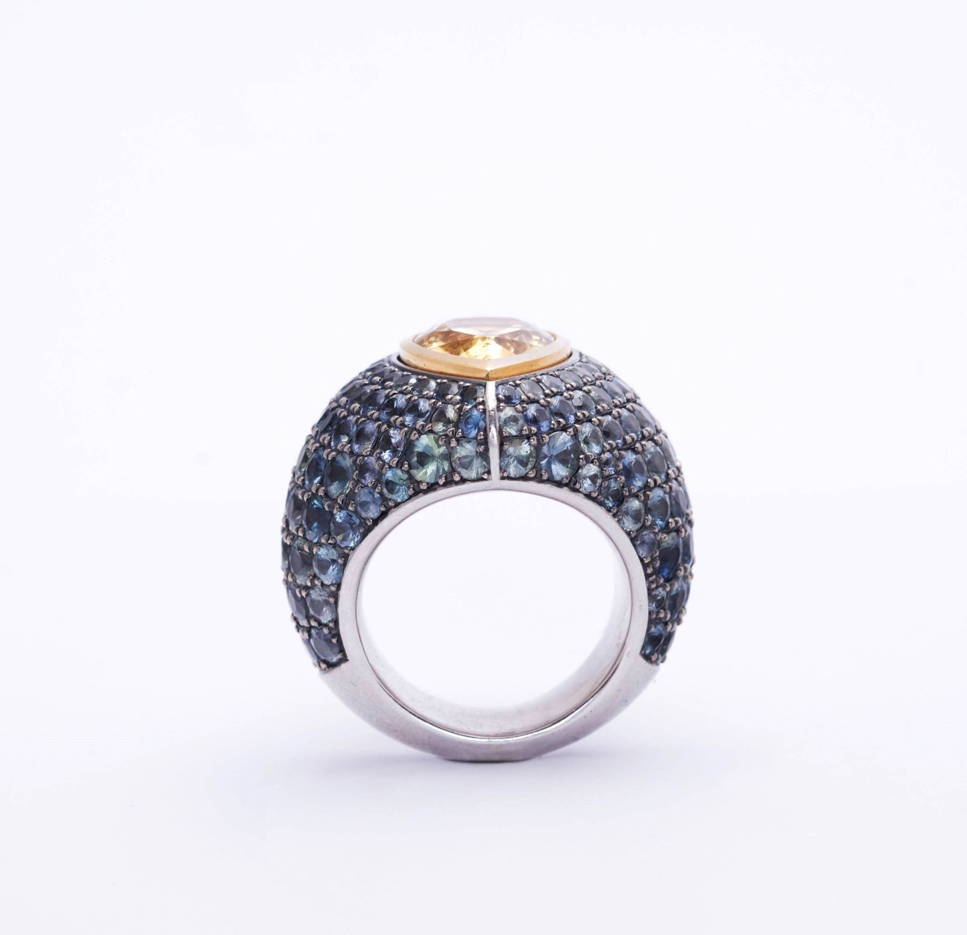 CITRINE AND SAPPHIRE RING WITH EAR PENDANTS, BY SUEÑOS. - Image 3 of 5