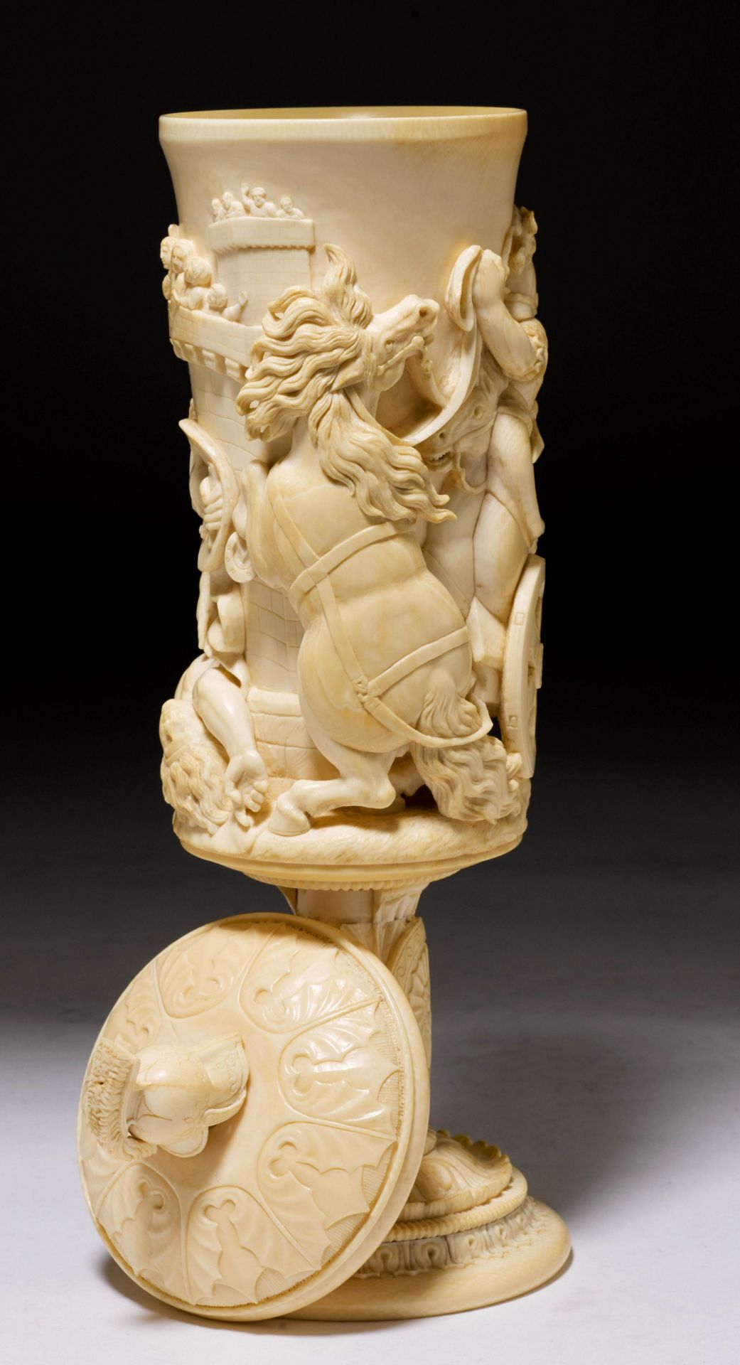LIDDED GOBLET WITH A BATTLE SCENE FROM ANTIQUITY - Image 3 of 3