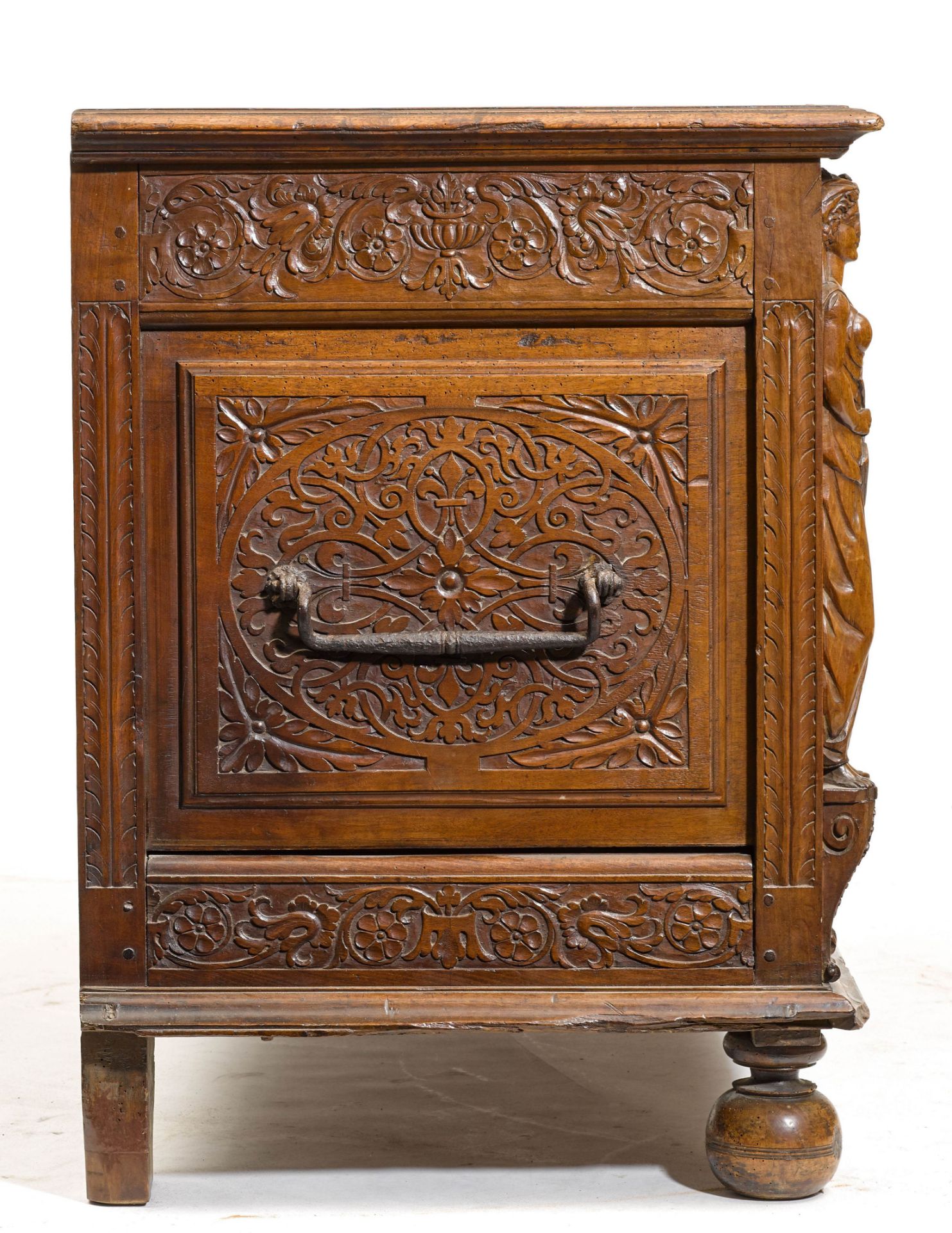LARGE CARVED CHEST - Image 3 of 5