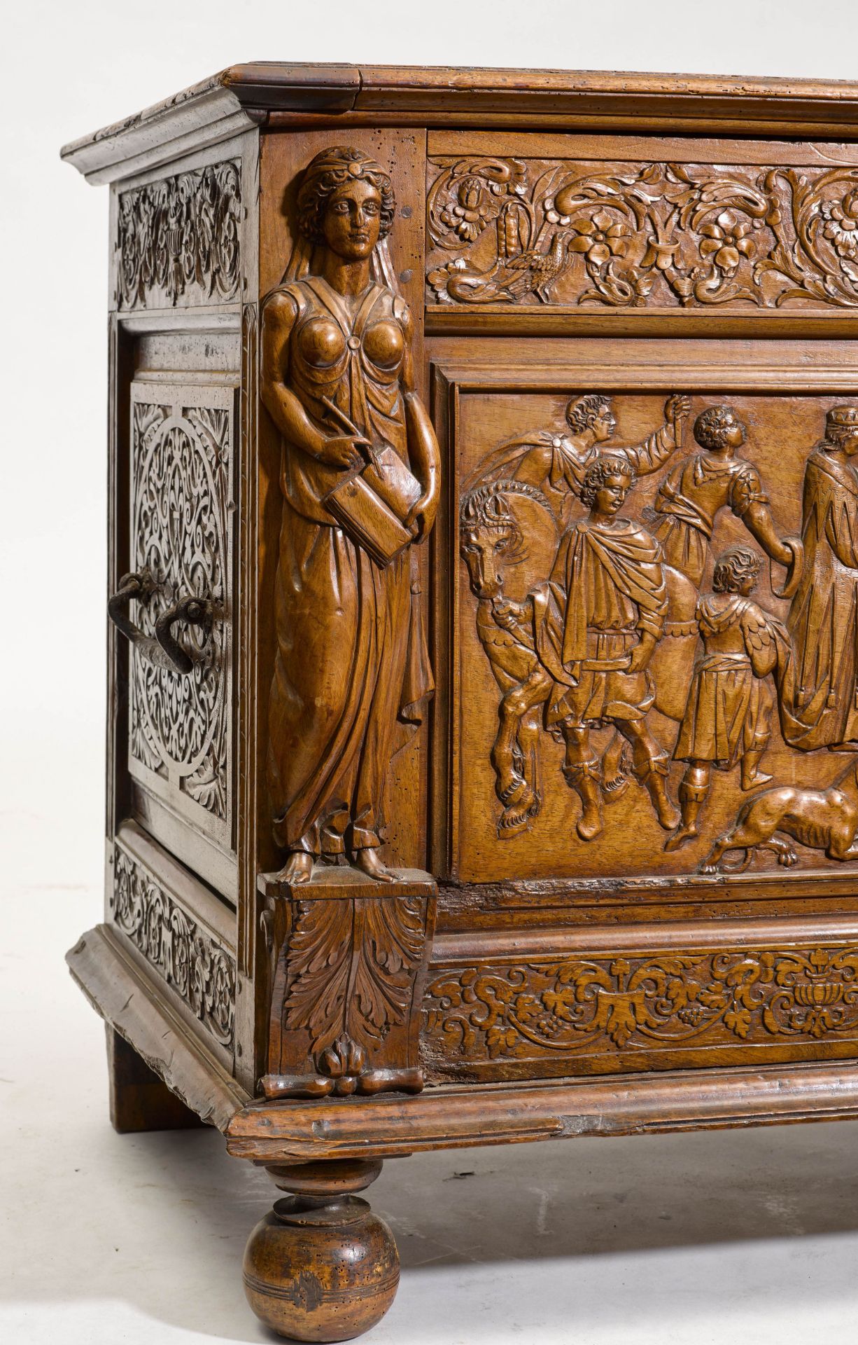 LARGE CARVED CHEST - Image 5 of 5