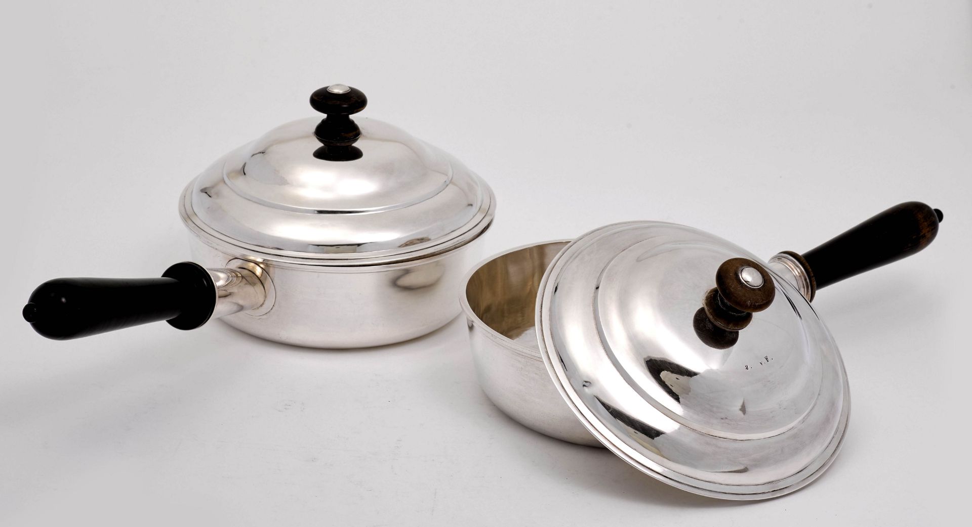 A PAIR OF SAUCEPANS - Image 2 of 4