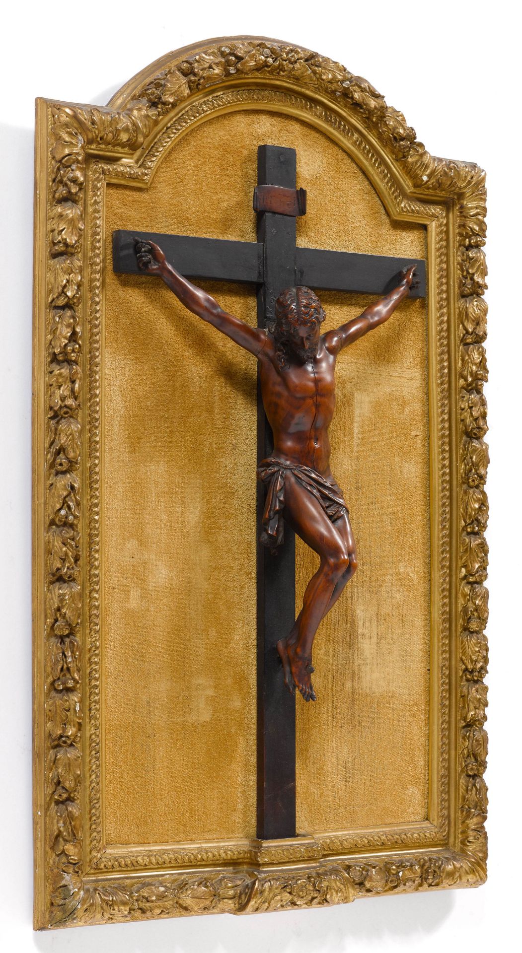 CRUCIFIX IN A CARVED FRAME - Image 2 of 3