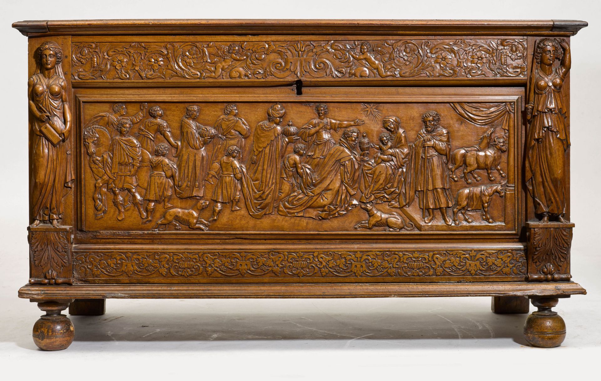 LARGE CARVED CHEST - Image 4 of 5