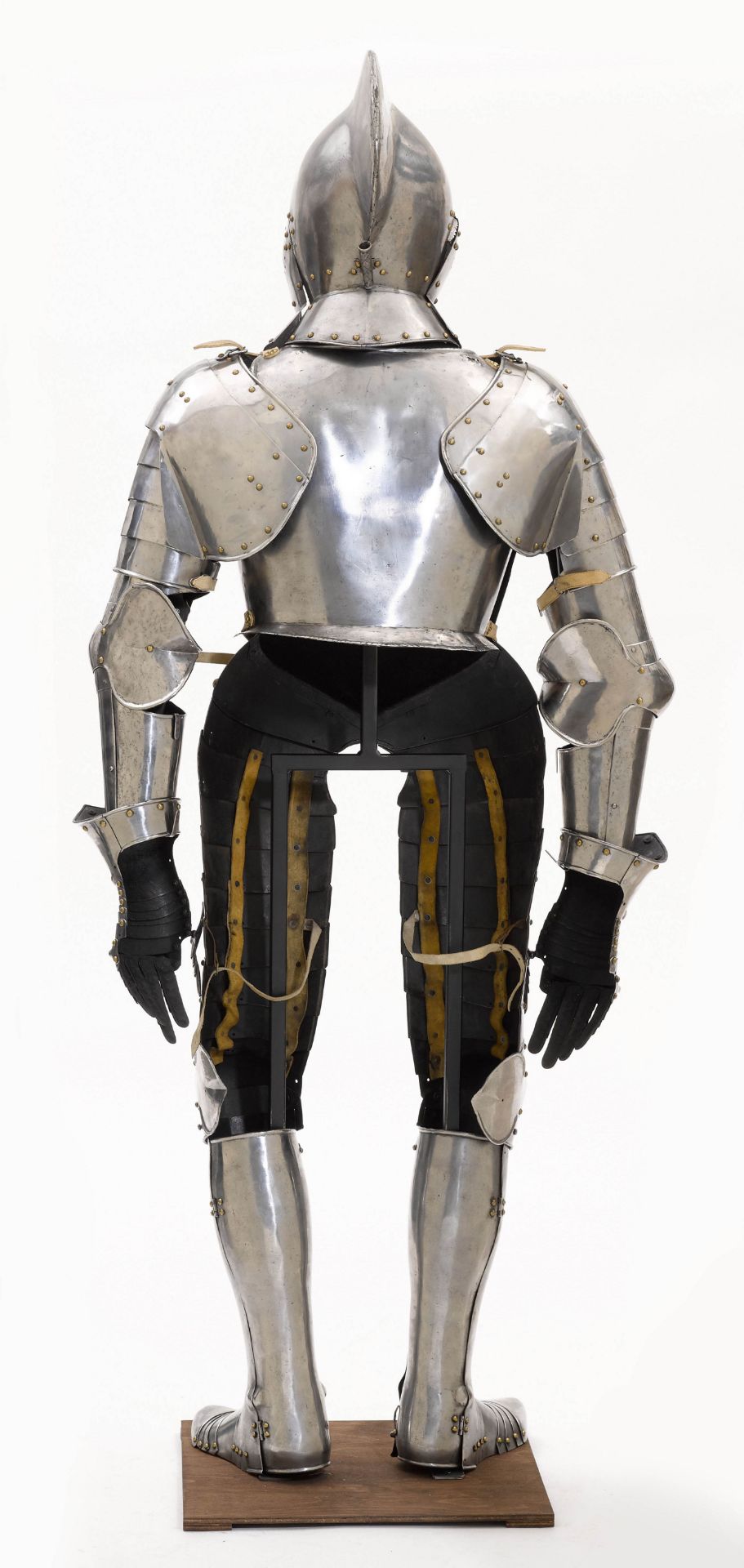 COMPLETE SUIT OF ARMOUR - Image 4 of 6