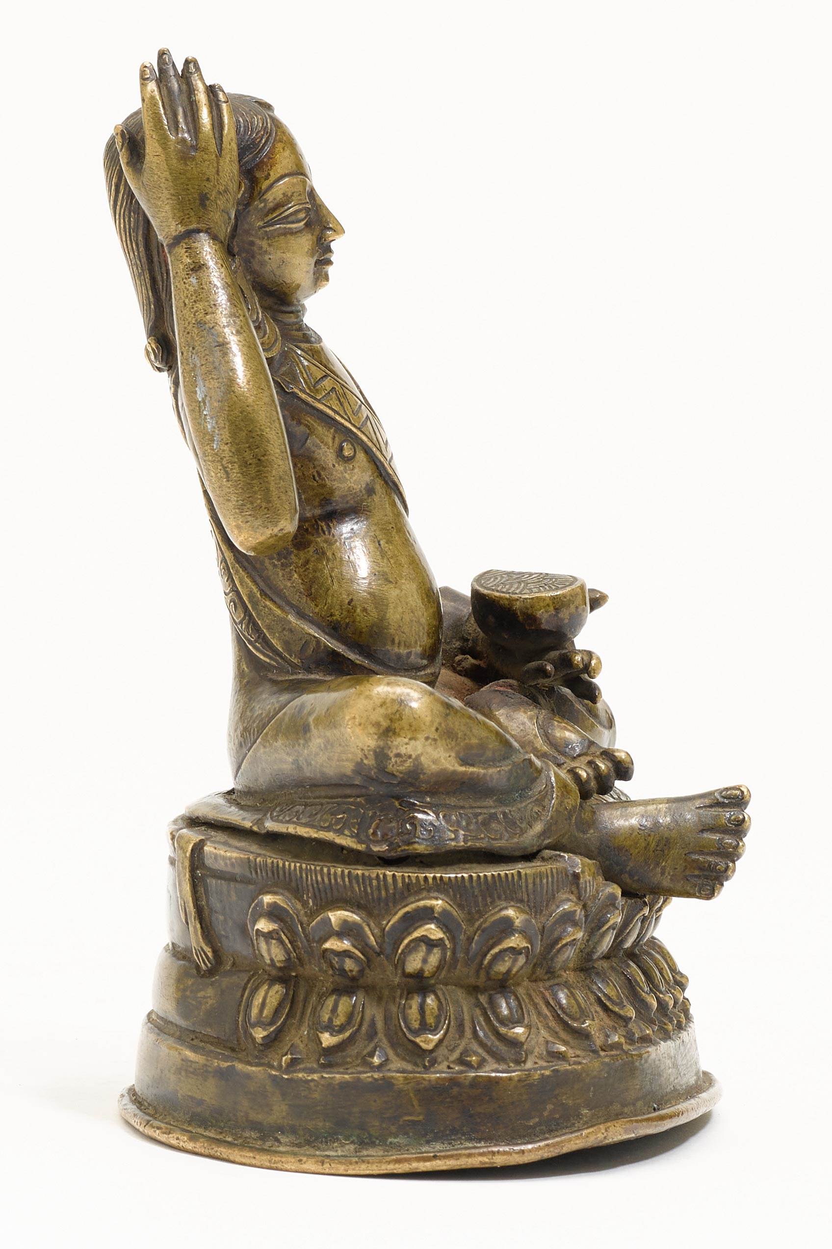 A BRONZE FIGURE OF MILAREPA. - Image 3 of 3