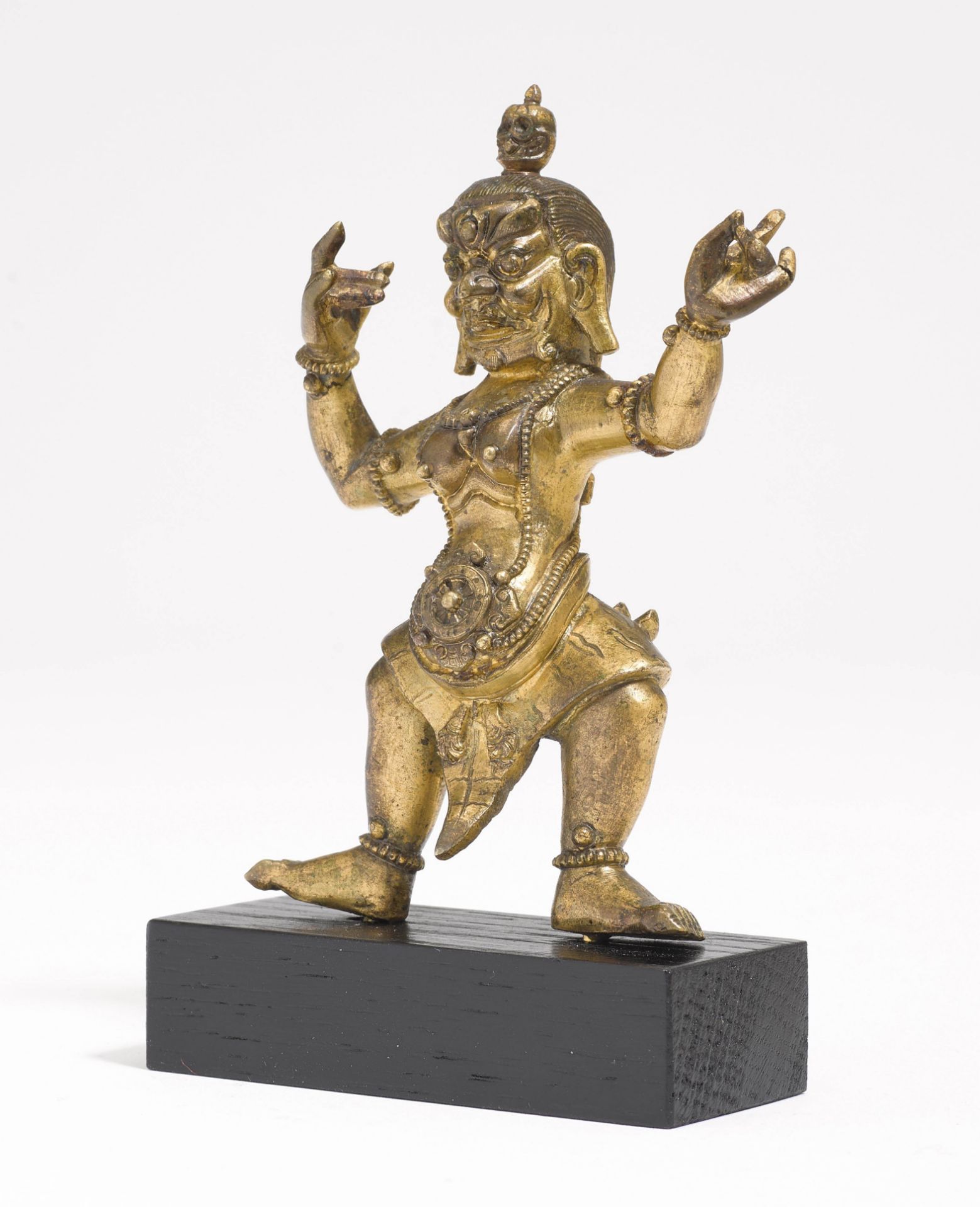 A GILT BRONZE FIGURE OF A FEMALE WRATHFUL DEITY. - Image 2 of 2