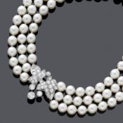 PEARL AND DIAMOND NECKLACE, ca. 1970.