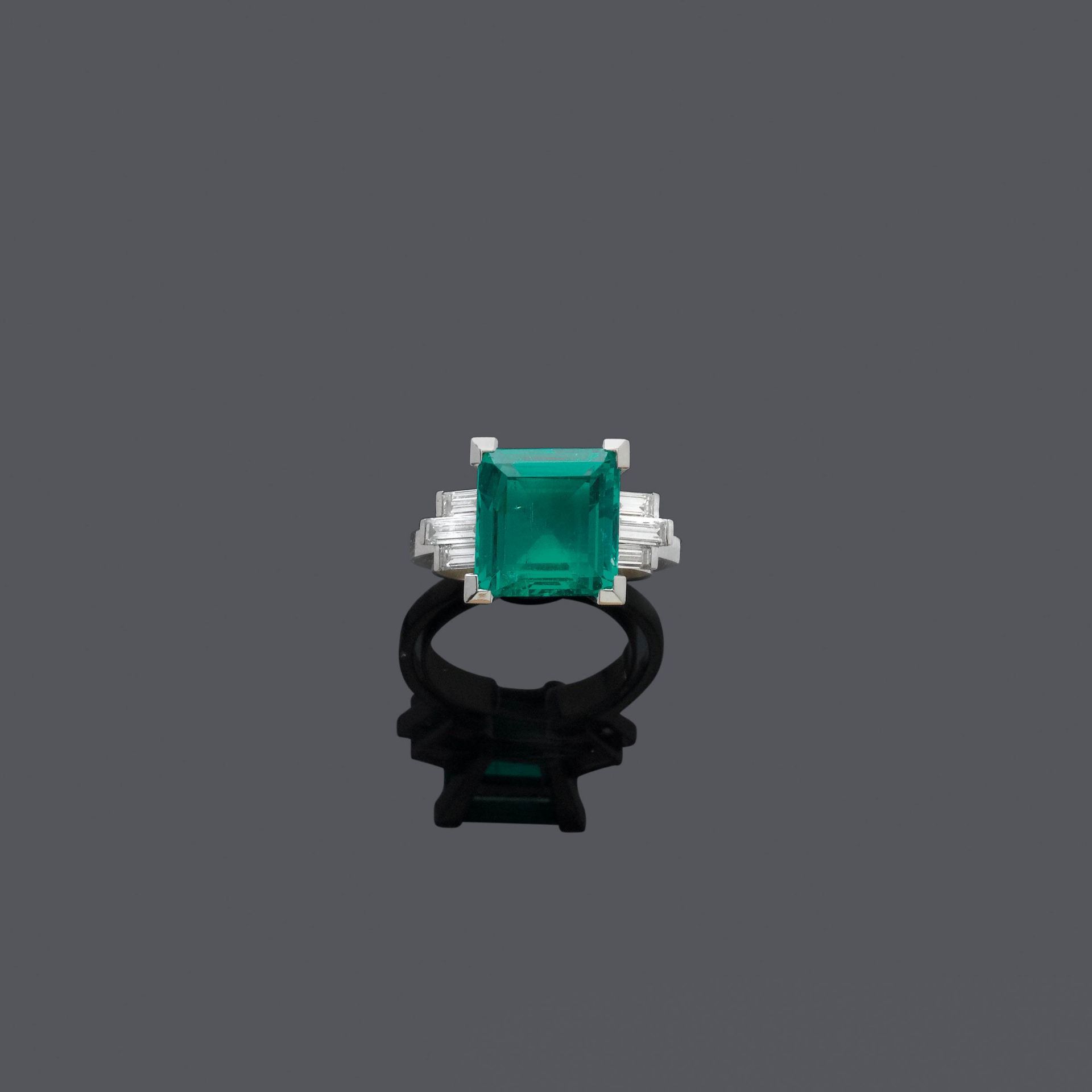 EMERALD AND DIAMOND RING, BY GÜBELIN, ca. 1970.