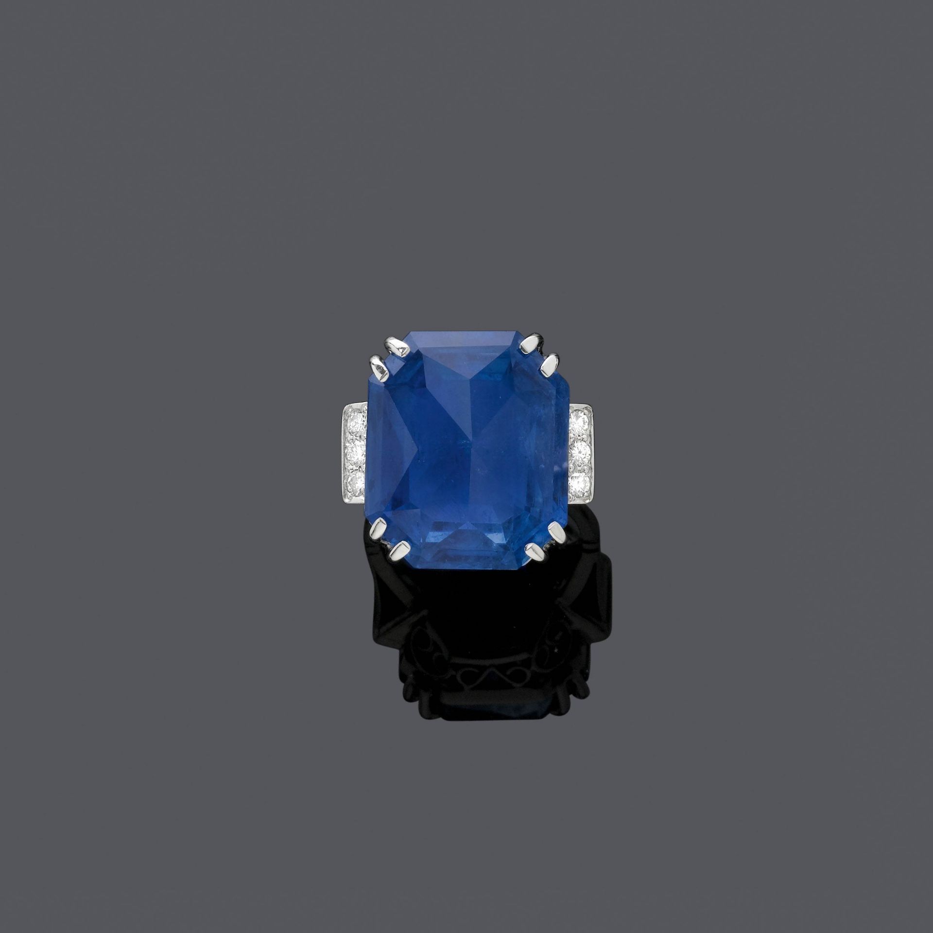 CEYLON SAPPHIRE AND DIAMOND RING, ca. 1950.