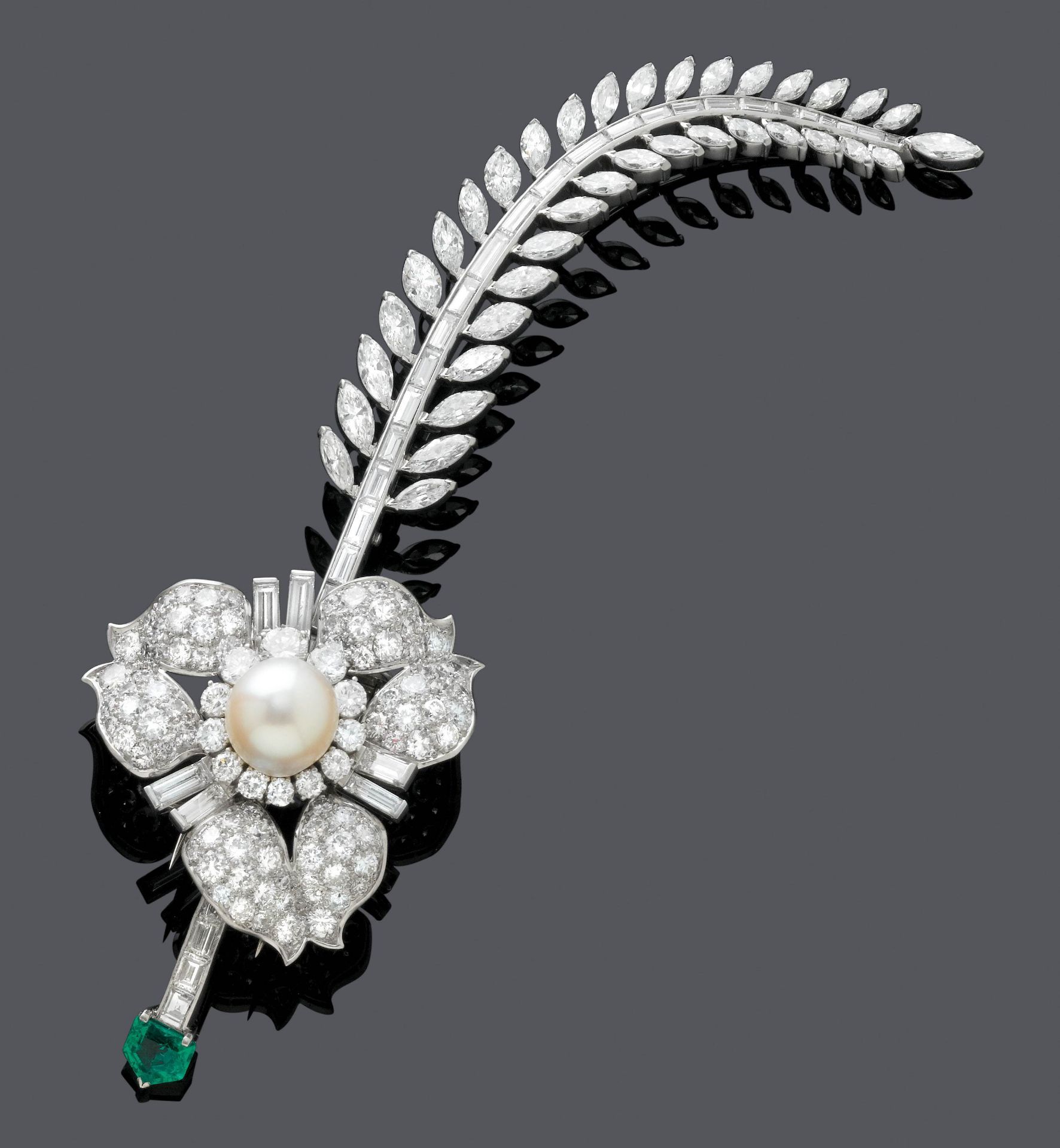 PEARL, EMERALD AND DIAMOND BROOCH/JABOT-PIN, ca. 1960.