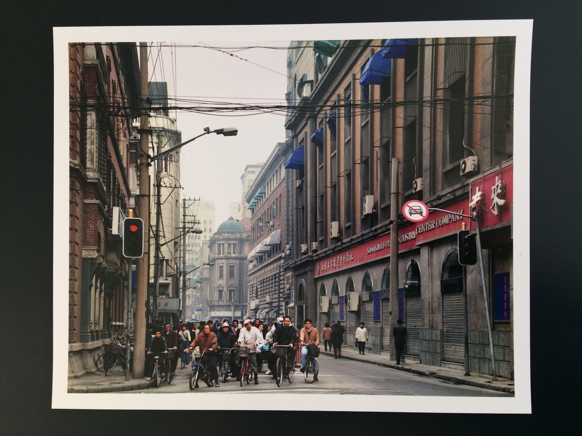 Thomas Struth – Unconscious Places: Sichuan Zhong Lu 2, Shanghai 1997 - Bild 2 aus 5