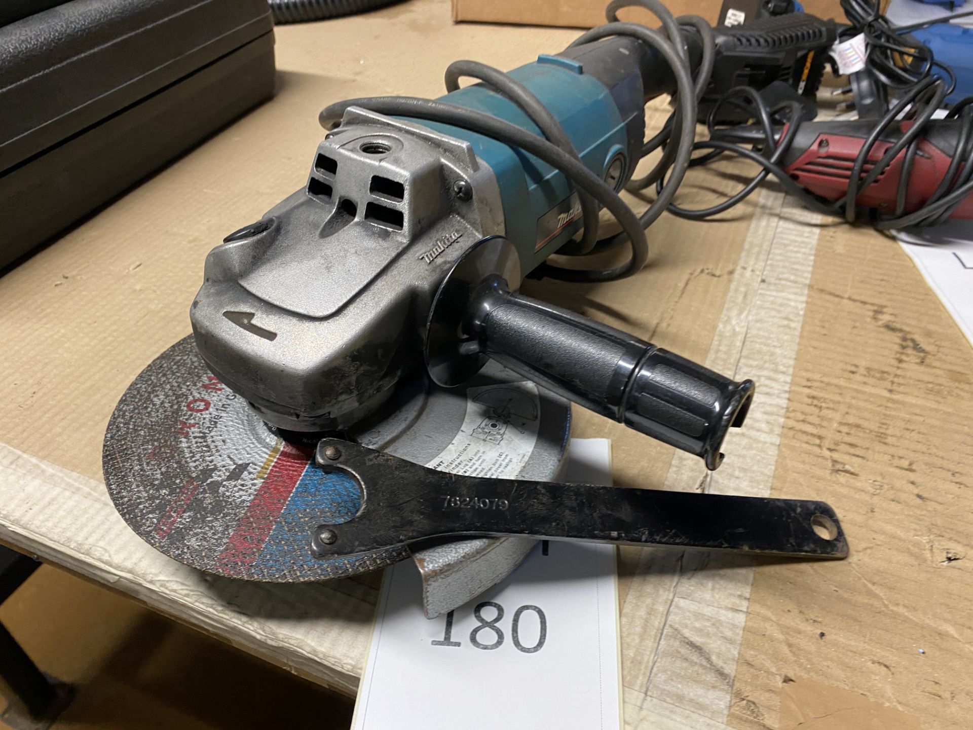 Makita 9069 240v Grinder Serial No: 44995E (1998) - Image 4 of 4