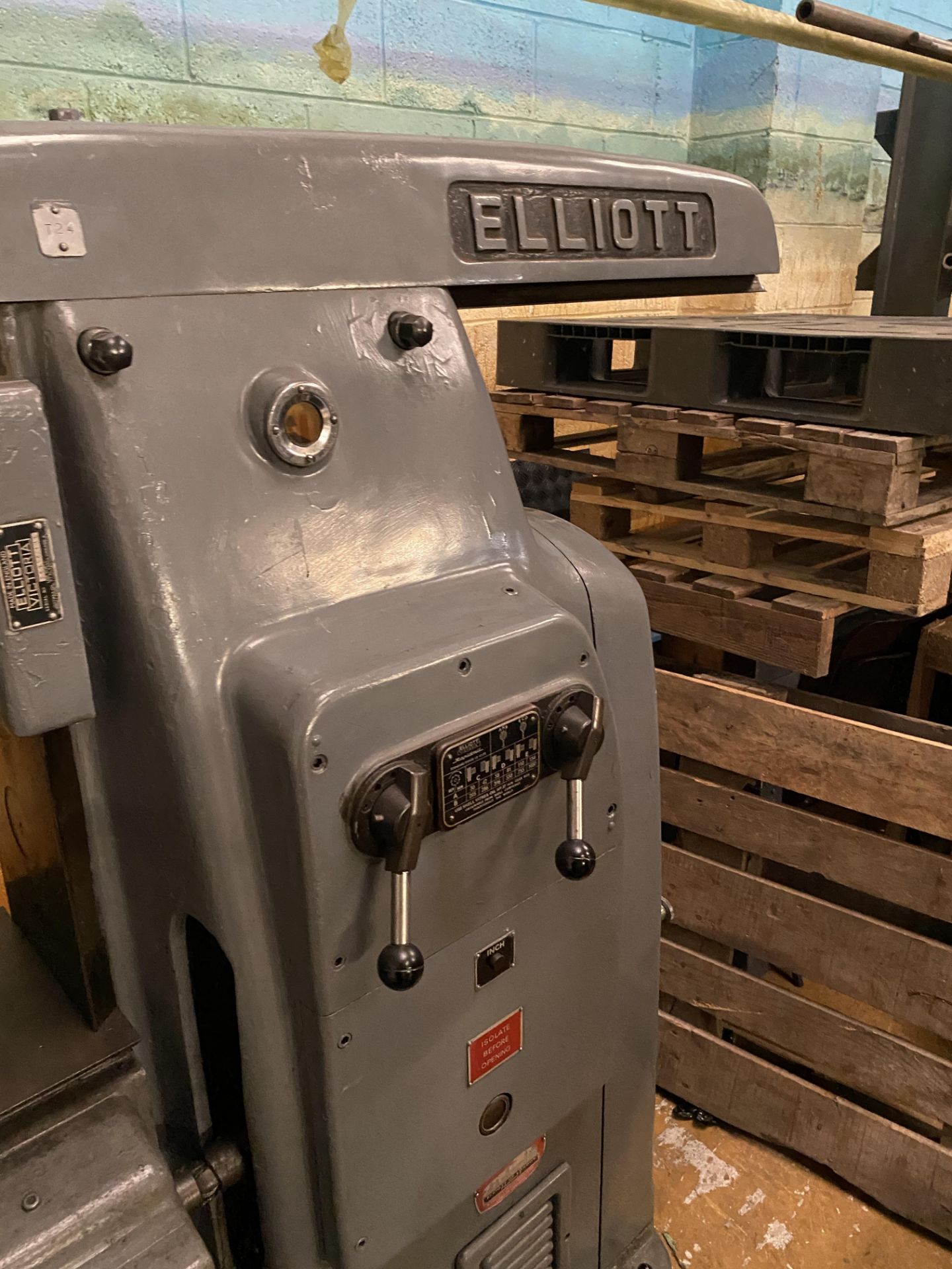 Elliott Milling Machine, Serial No: 18945/184 with Elliott Victoria Head Serial No: 25706/15 - Image 17 of 21