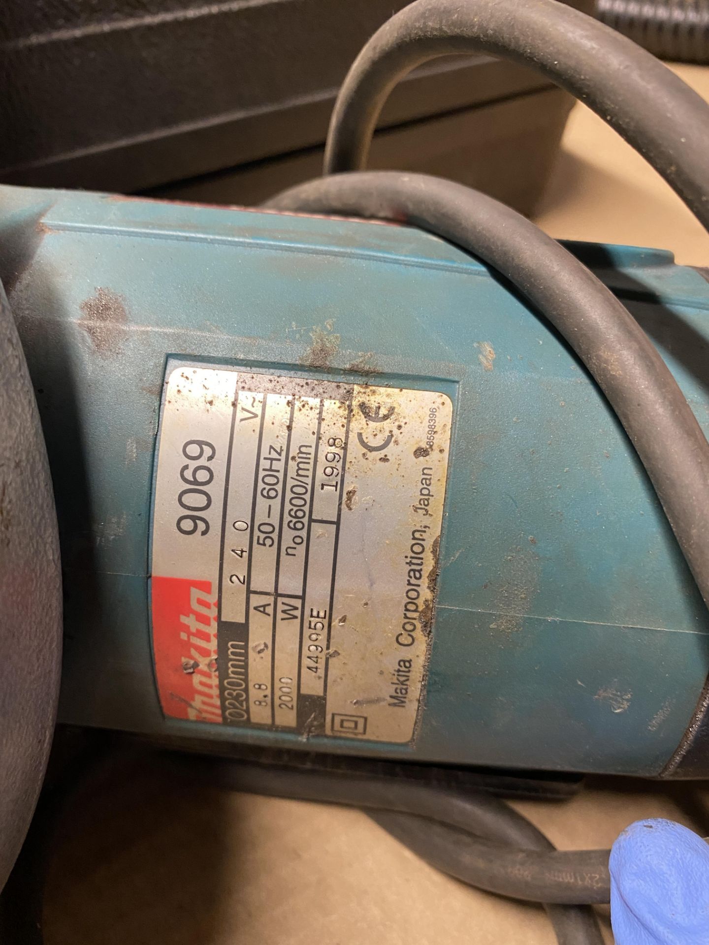 Makita 9069 240v Grinder Serial No: 44995E (1998) - Image 2 of 4