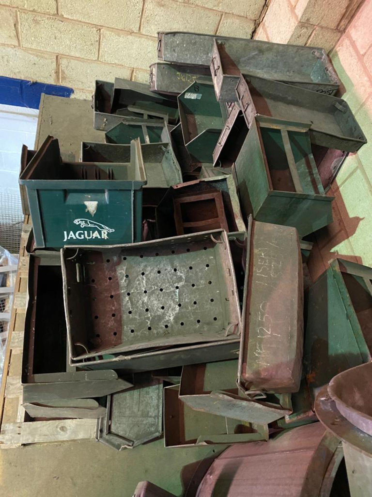 Mixed Selection of Storage Bins - Collection Only Thursday 4th February 2021 - Image 5 of 9