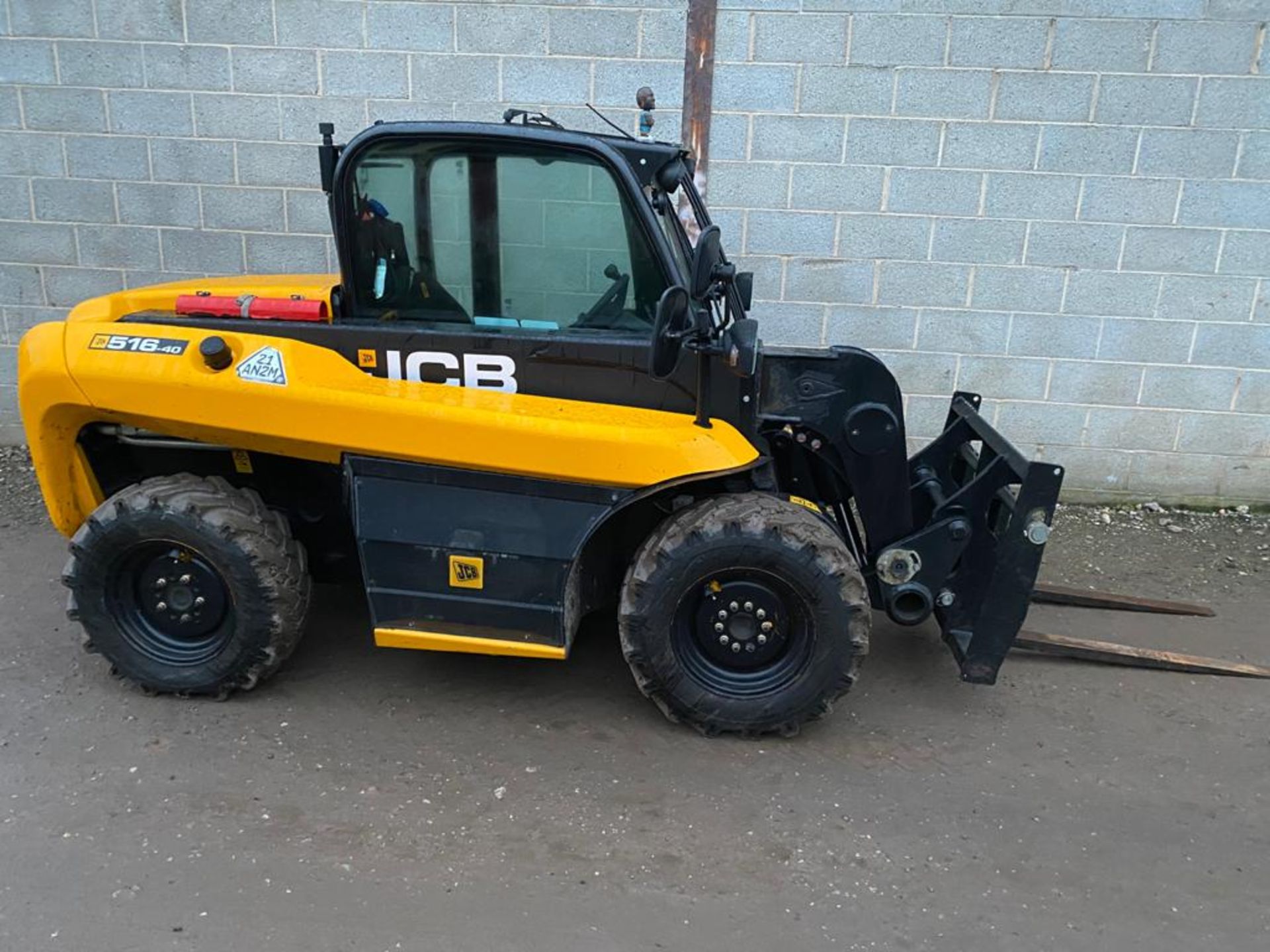 JCB 516-40 Telescopic Handler, 404 Hours, Serial No. 968, (2015) - Image 29 of 33