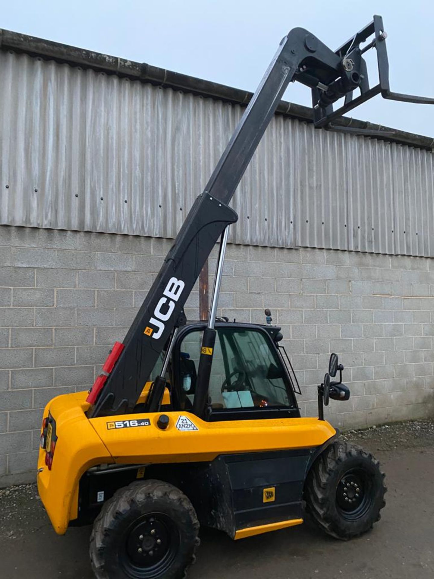 JCB 516-40 Telescopic Handler, 404 Hours, Serial No. 968, (2015) - Image 2 of 33