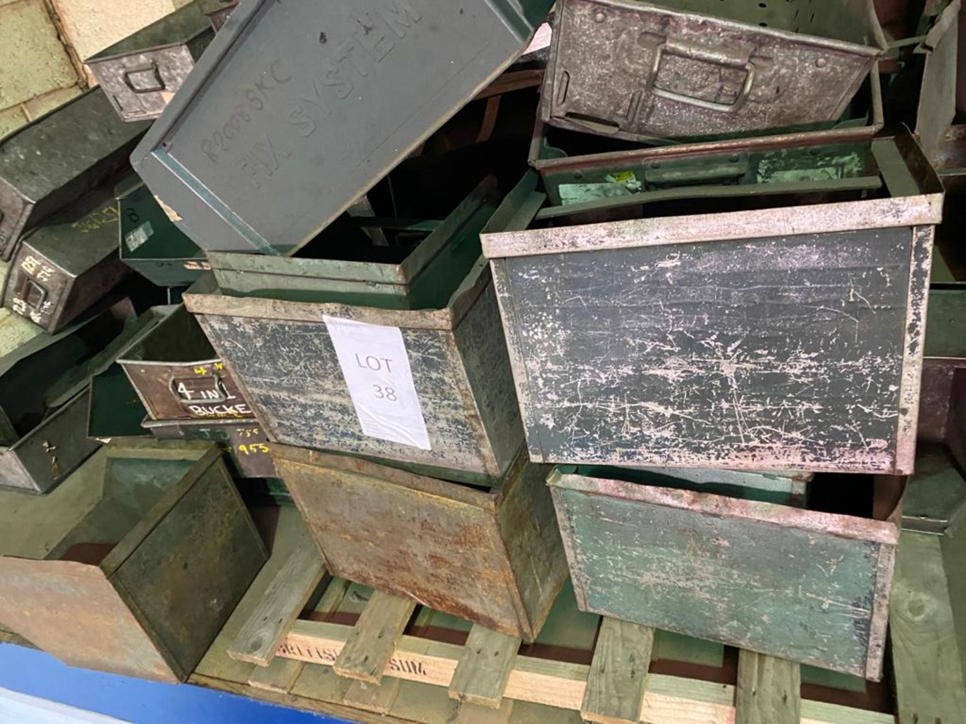Mixed Selection of Storage Bins - Collection Only Thursday 4th February 2021 - Image 2 of 9