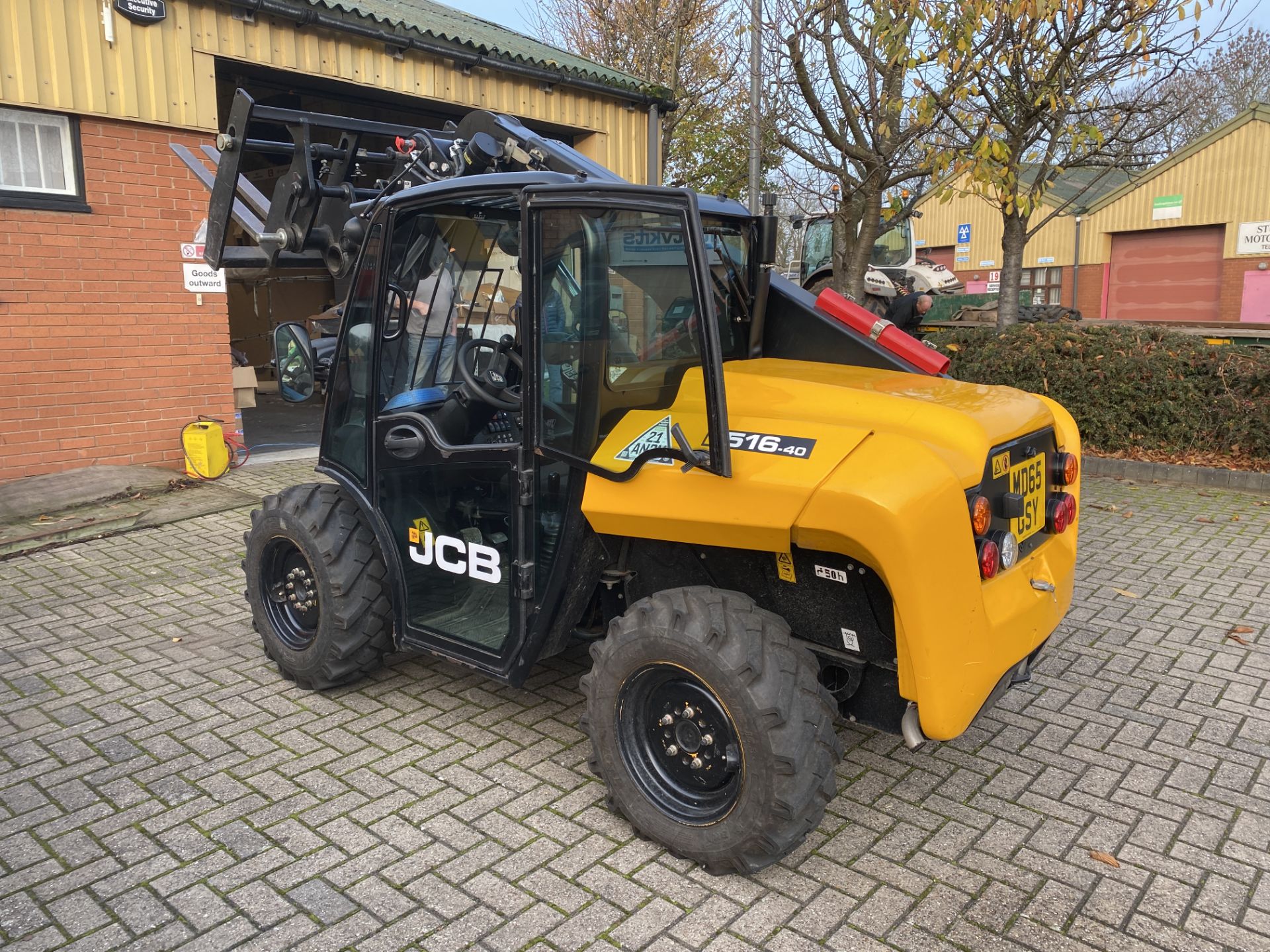 JCB 516-40 Telescopic Handler, 404 Hours, Serial No. 968, (2015) - Image 7 of 33