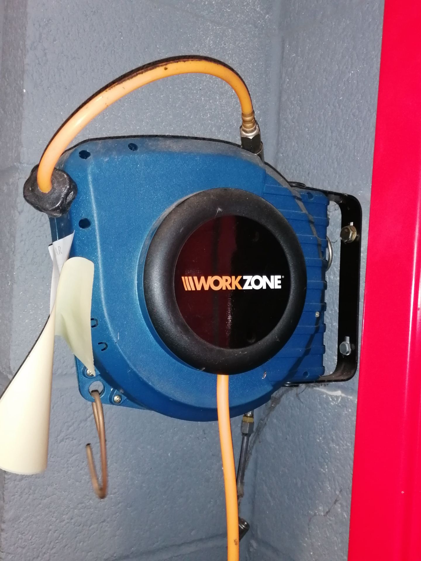 Workzone Wall Mounted Air Reel with Air Pressure Gauge