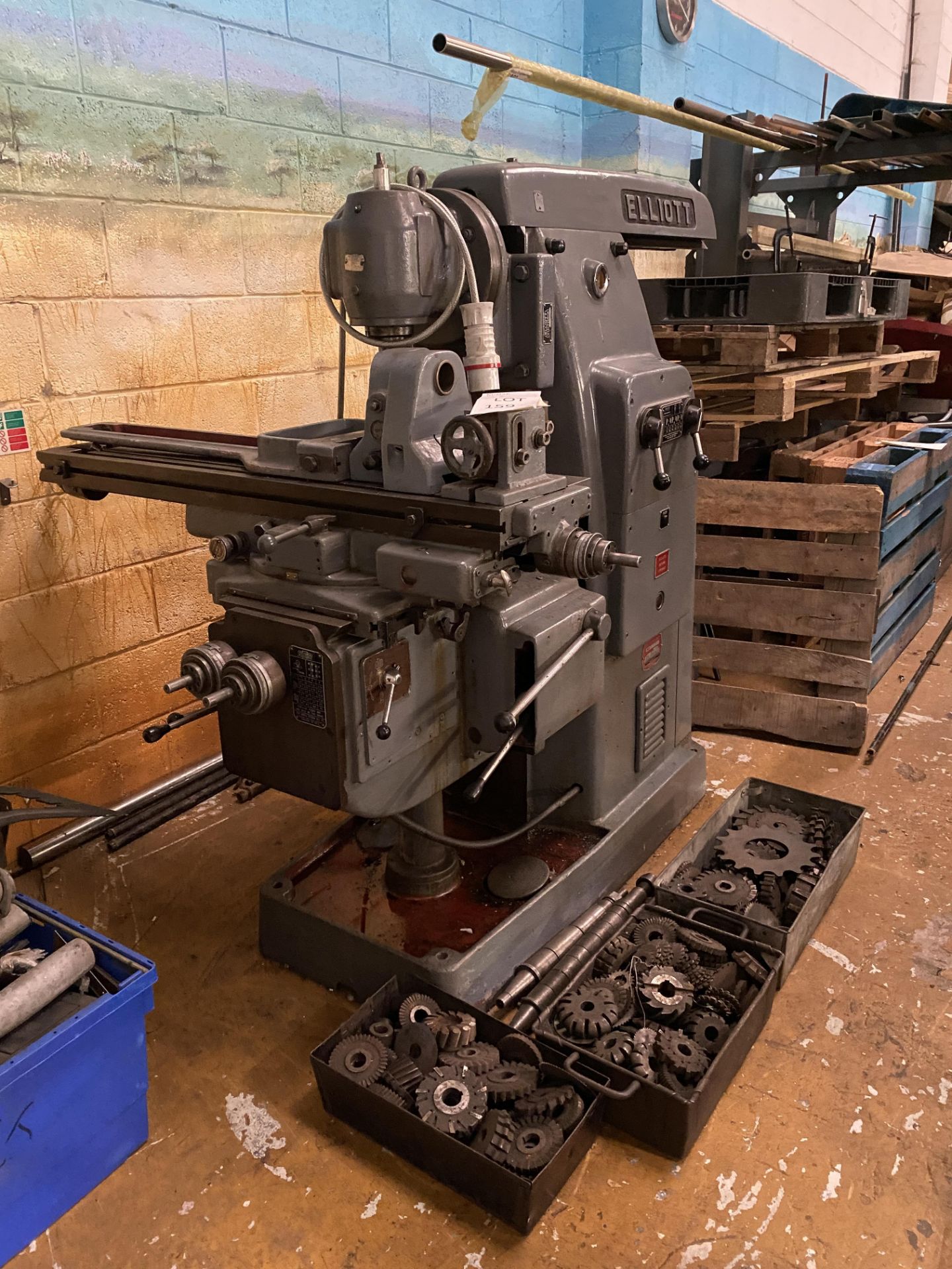 Elliott Milling Machine, Serial No: 18945/184 with Elliott Victoria Head Serial No: 25706/15