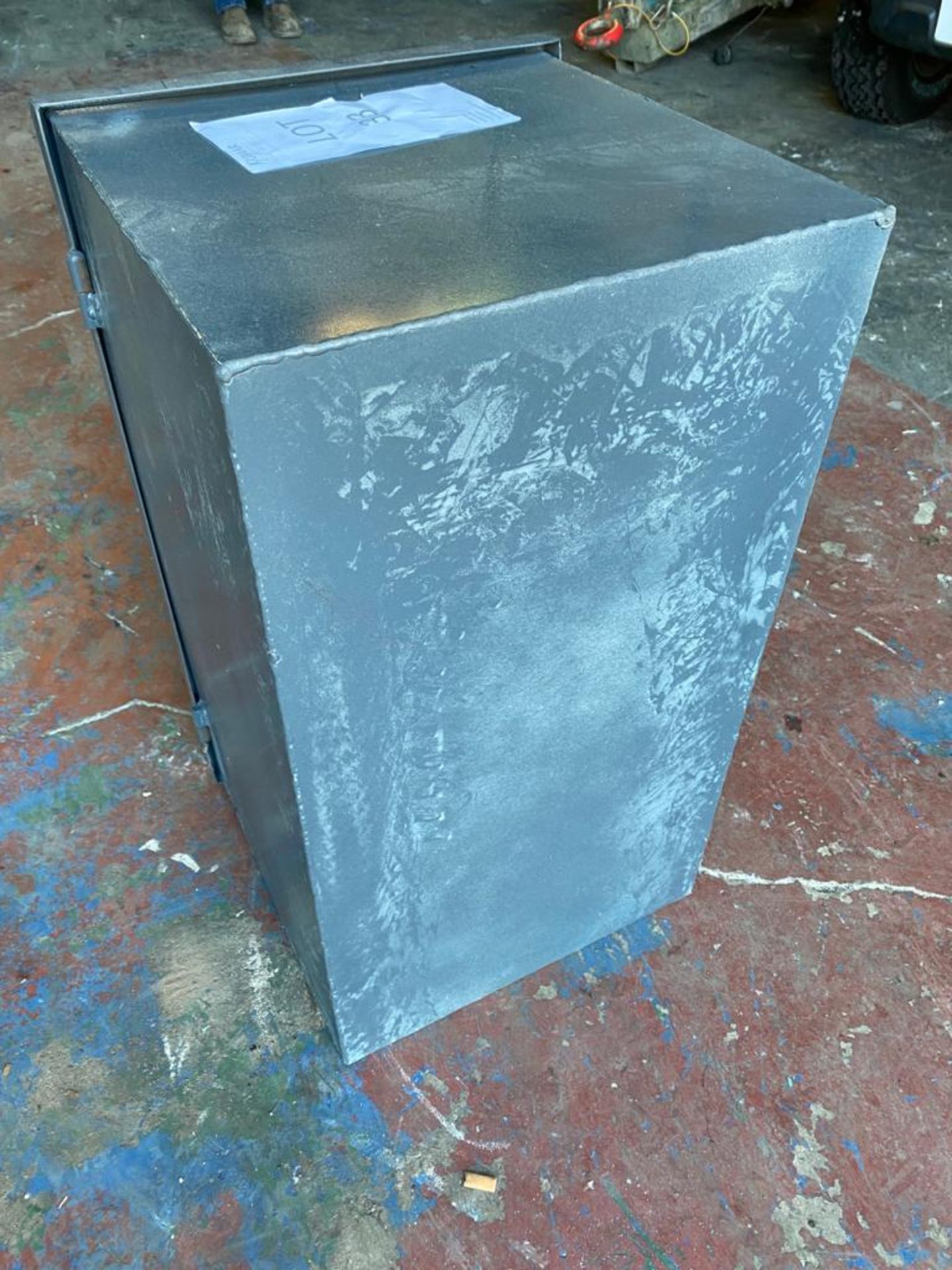 Metal Storage Box Size - 70cm x 40cm x 40cm - Collection Only Thursday 4th February 2021 - Image 10 of 10