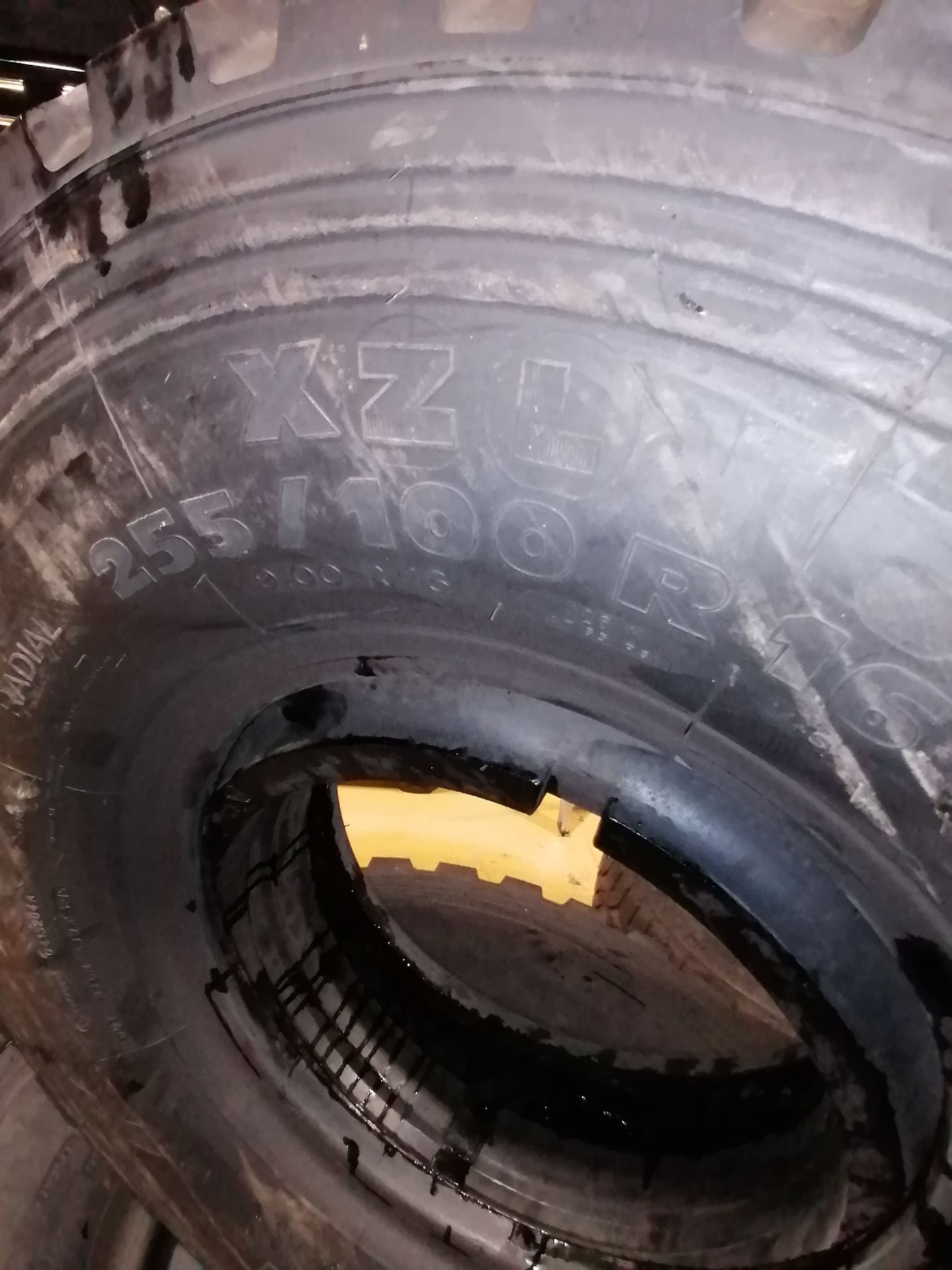 Michelin 255/100 R16 X2L 126K M&S 134J with Run on Bands - Image 2 of 5