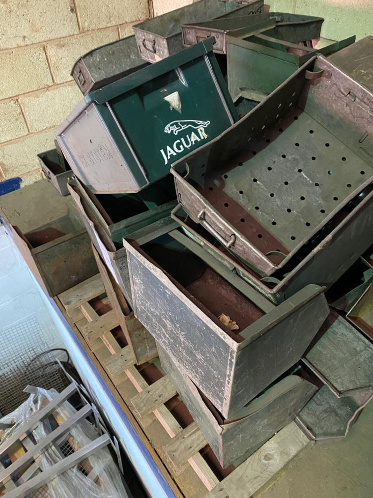 Mixed Selection of Storage Bins - Collection Only Thursday 4th February 2021 - Image 9 of 9