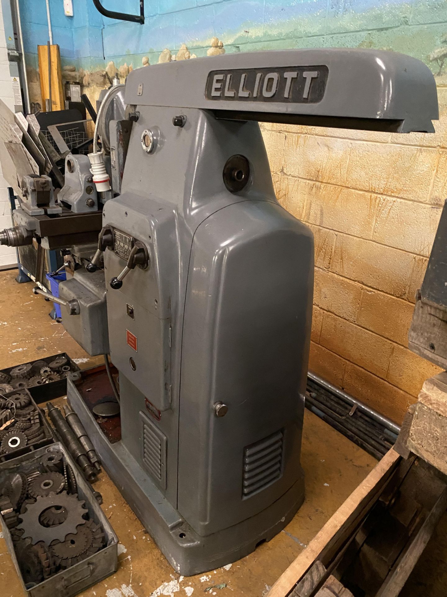 Elliott Milling Machine, Serial No: 18945/184 with Elliott Victoria Head Serial No: 25706/15 - Image 18 of 21