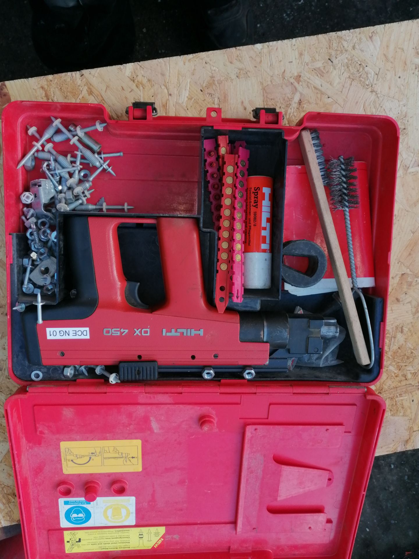 Hilti DX450 Nail gun Serial Number DCENG01 - Image 3 of 3